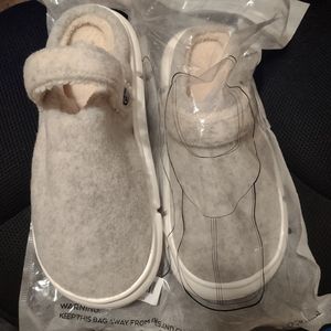 Women's comfy slippers